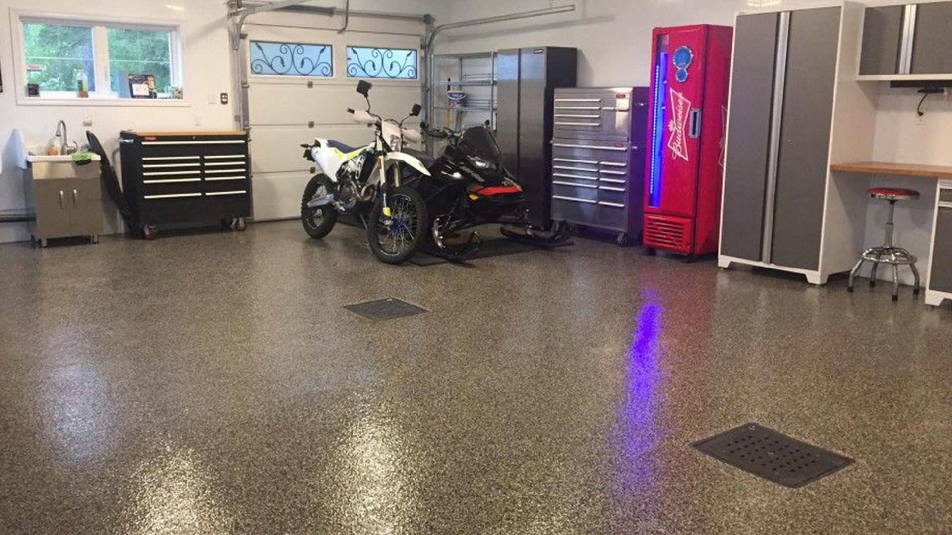 Comment protéger la beauté de votre plancher de garage en époxy?